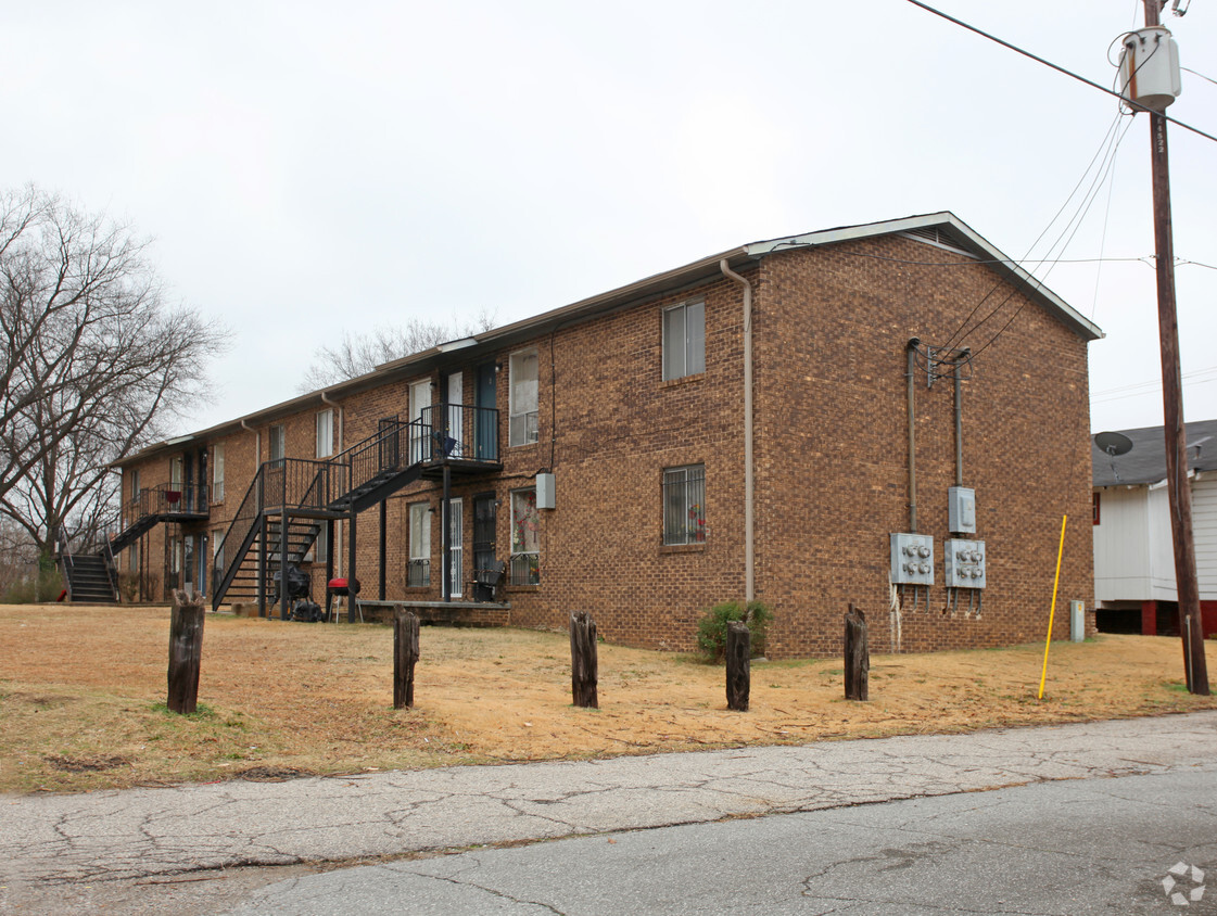 Building Photo - Binzel Manor