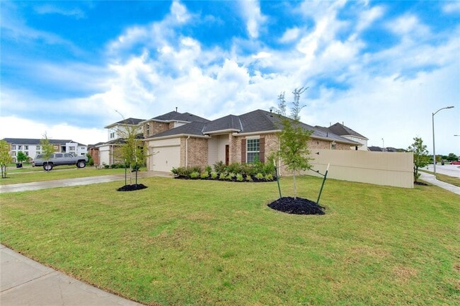 Building Photo - 5902 Summer Green Dr
