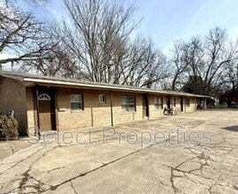 Building Photo - 819 E Matthews Ave