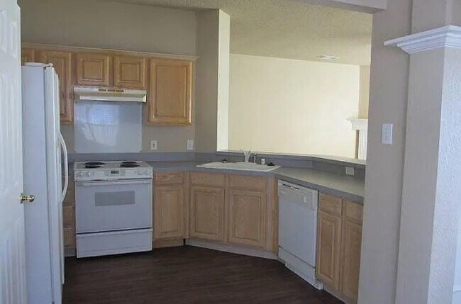 Foto del edificio - 1700 Farmington Dr