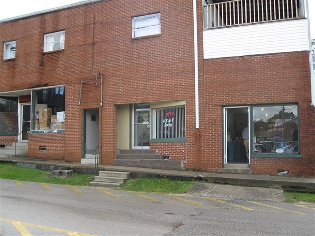 Building Photo - 165 Black St