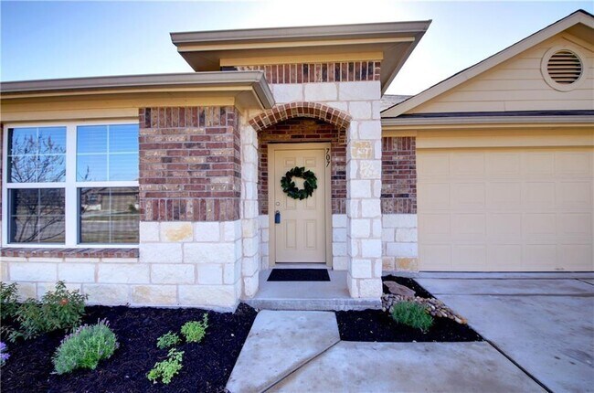 Building Photo - 707 Luna Vista Dr