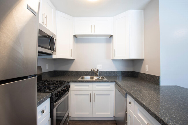 Building Photo - 3853 Cherokee Ave