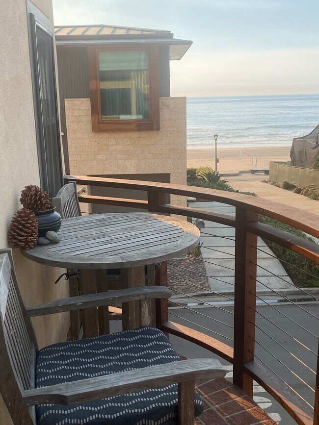 Entry porch with ocean view - 112 19th St