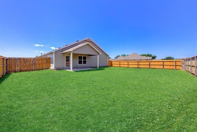 Foto del edificio - $2,225/mo | 4 Bed, 2.5 Bath | MOVE IN SPECIAL