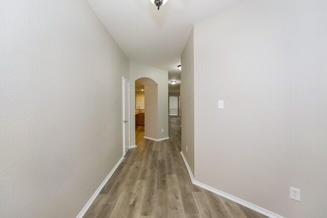 Building Photo - 1141 Day Dream Dr