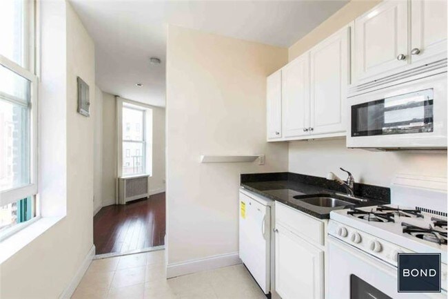 Building Photo - 26 7th Ave S