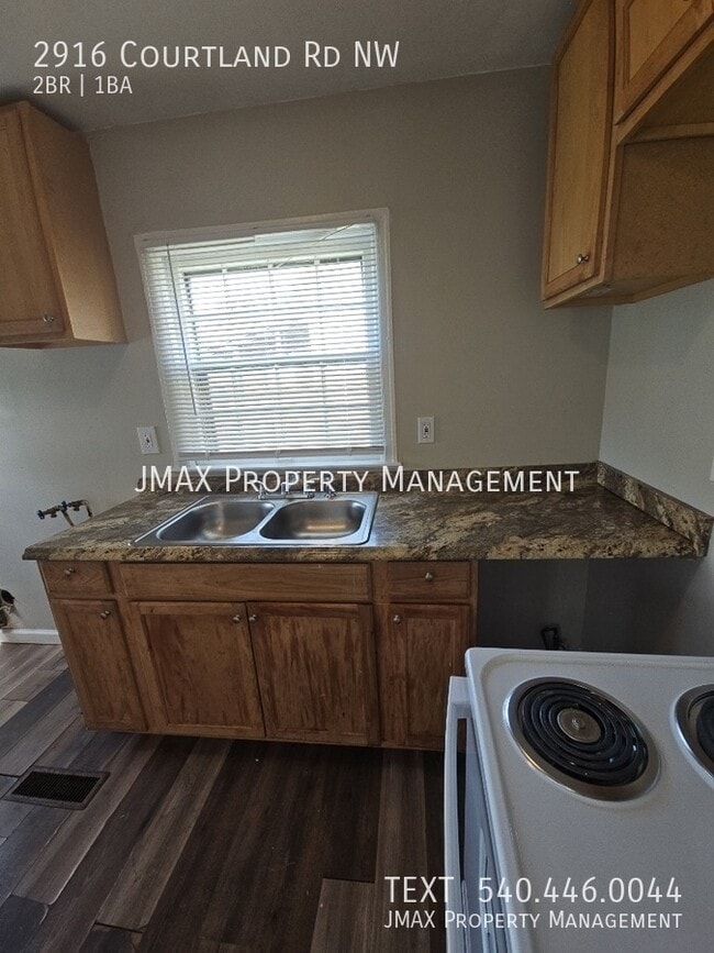 Foto del edificio - 2916 Courtland Rd NW