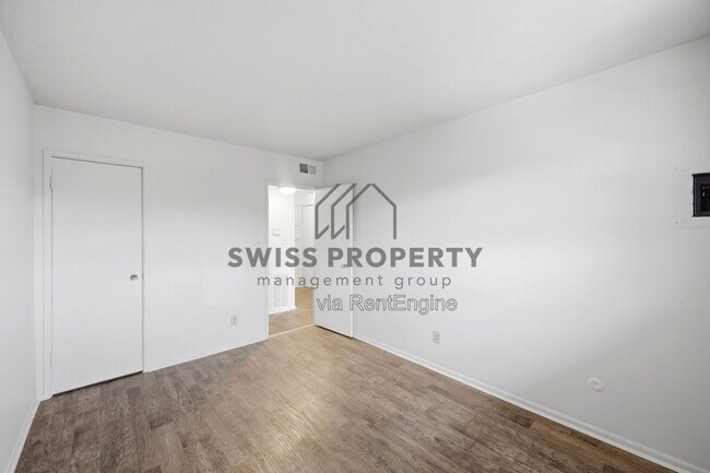 Foto del edificio - 544 Riverview Dr
