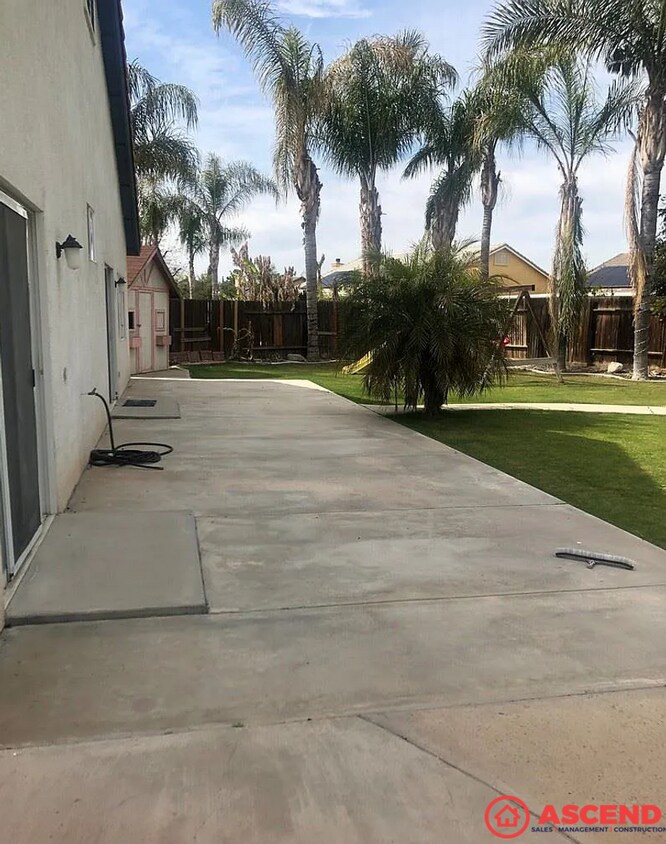 Foto del edificio - Stunning 3BD/2BA Home in Bakersfield's 93313 — Pool, 3-Car Garage, Gardener & Pool Service Included!