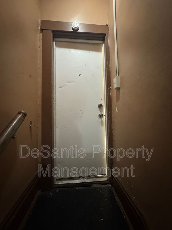 Building Photo - 810 Amity St