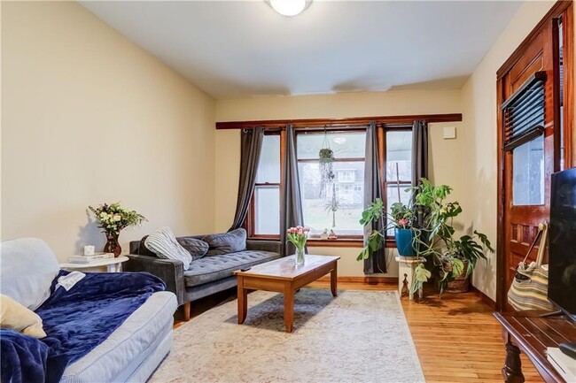 Foto del edificio - 5184 St Paul Blvd