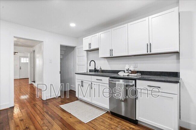 Foto del edificio - 16 Woods Ln
