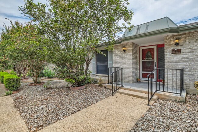 Foto del edificio - Charming 2BR/2 Bath Garden Home Great Location in San Antonio