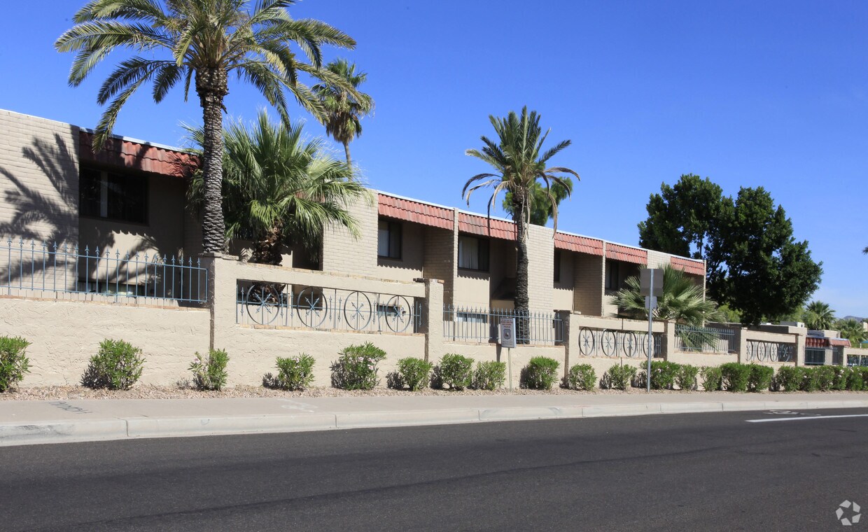Red Mountain Springs Apartments in Phoenix, AZ