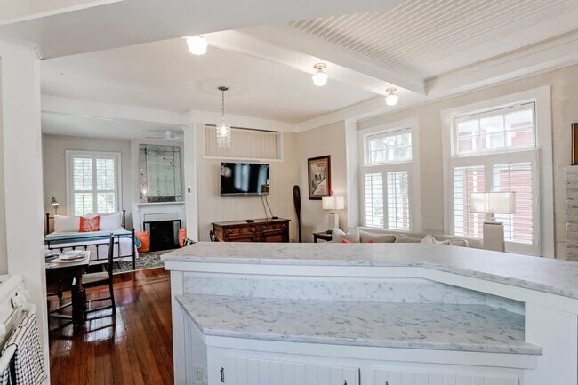 Building Photo - 916 Howard St