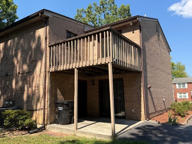 Building Photo - 5305 Century Dr