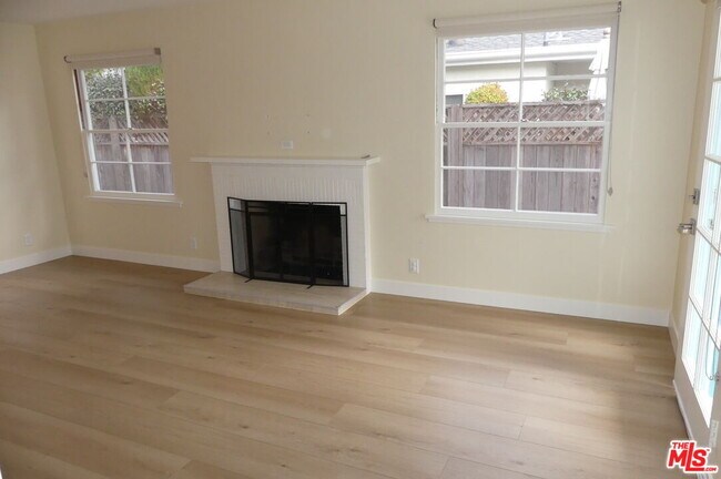 Building Photo - 309 Jasmine Ave