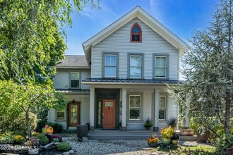 Building Photo - 146 Rumson Rd