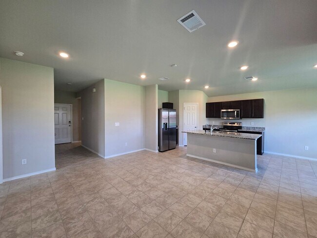 Foto del edificio - RENT REDUCTION - NEW IN MANAGEMENT - AVAIL...
