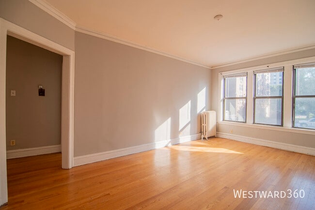 Building Photo - 6055 N Ridge Ave