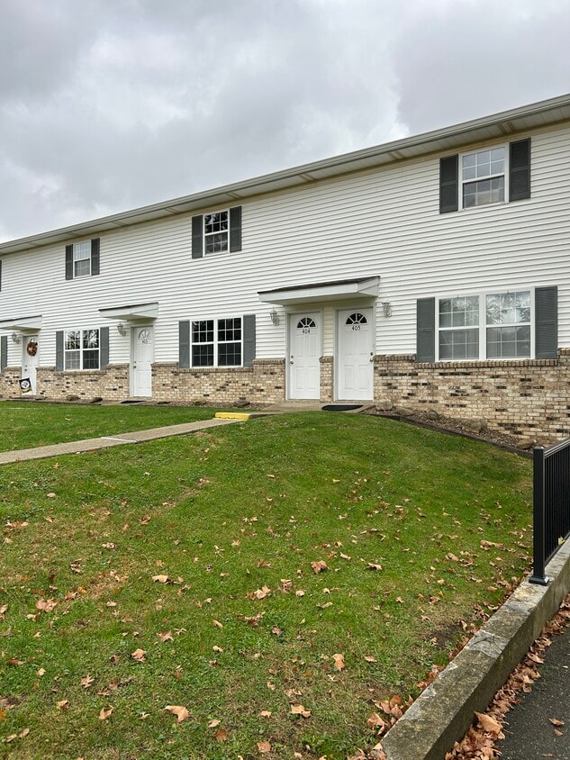 207 Ritchie Ave, Weirton, WV 26062 Townhome Rentals in Weirton WV