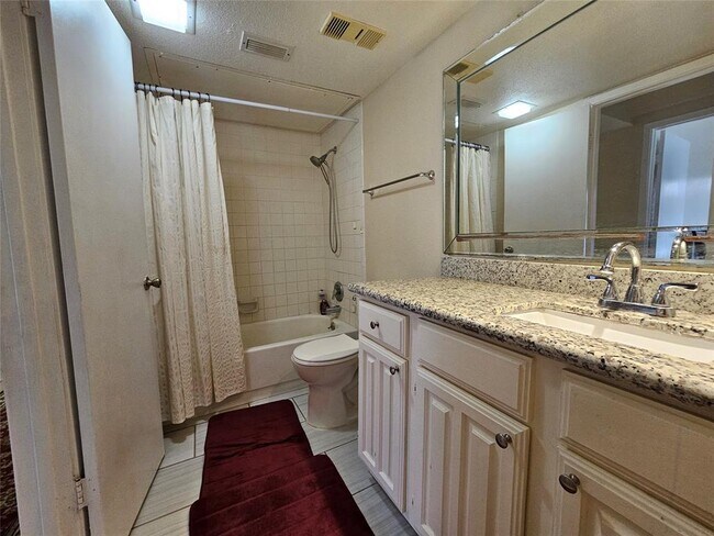 Foto del edificio - 2120 Wilcrest Dr