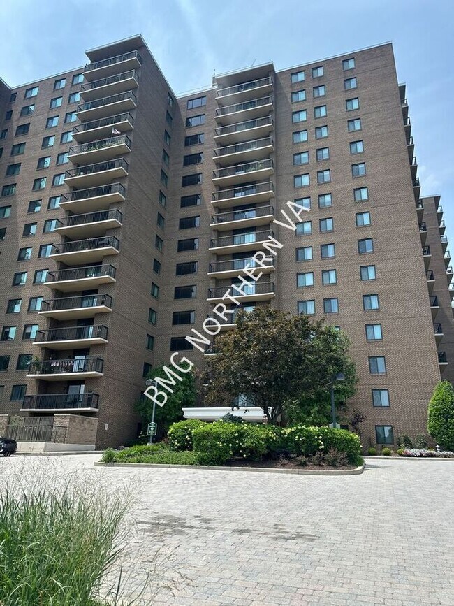 Foto del edificio - 200 N Pickett St