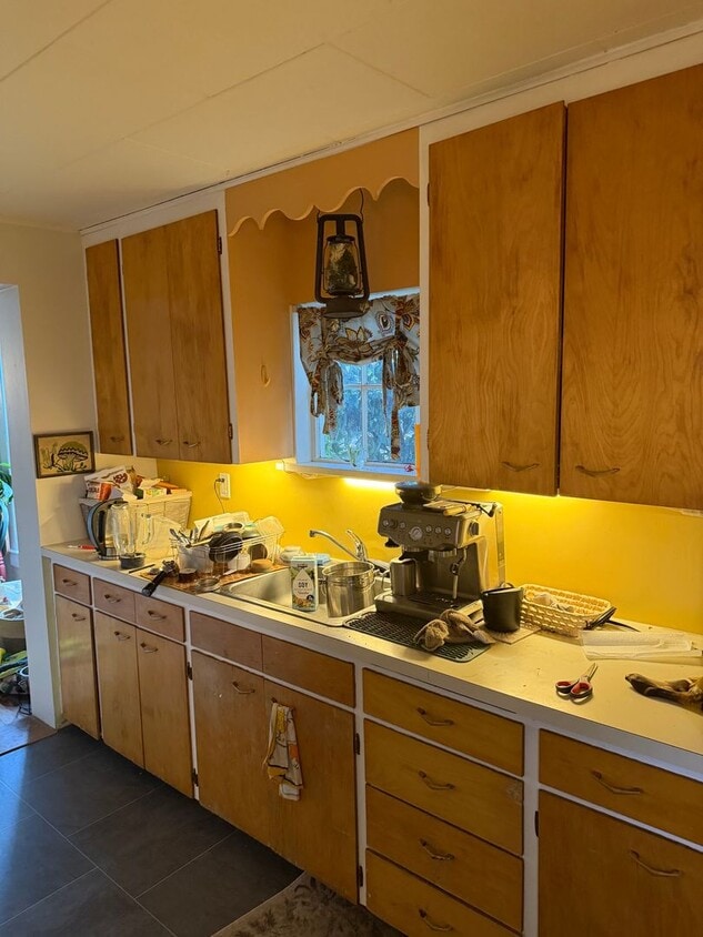 Vintage Duplex in desirable Wallingford Neighborhood! - Vintage Duplex in desirable Wallingford Neighborhood!