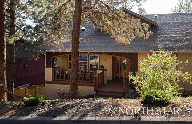 Building Photo - Spacious Bend 3 bed/2 bath Residence w/ Of...