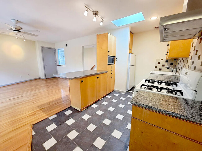 Foto del edificio - 4005 Woodland Ave