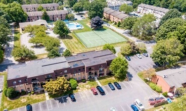 Building Photo - 520 Valley Dr