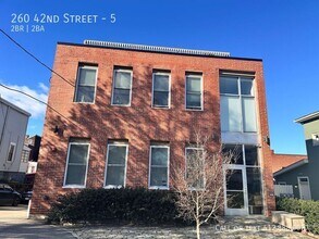 Building Photo - 260 42nd St