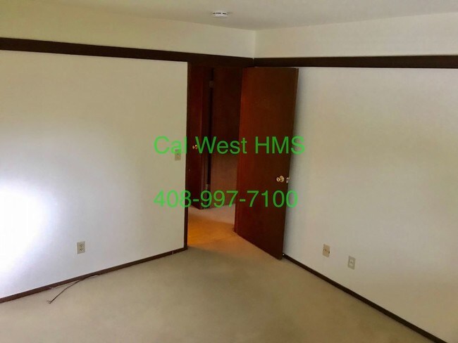 Foto del edificio - 500 W Middlefield Rd