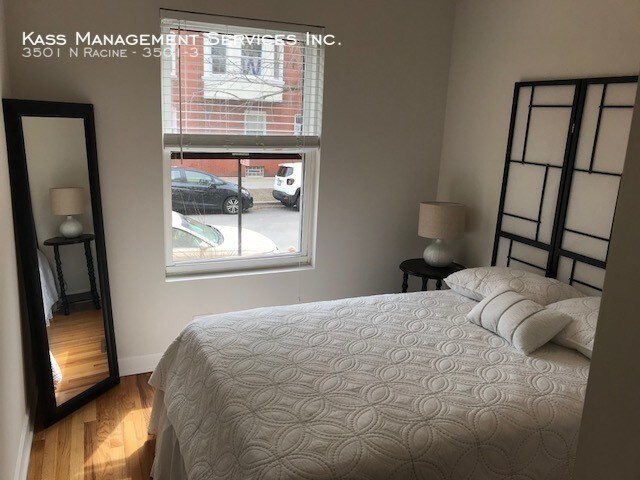Foto del edificio - 3501 N Racine Ave