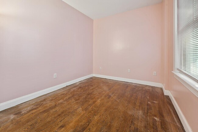 Foto del edificio - 16 FISK St