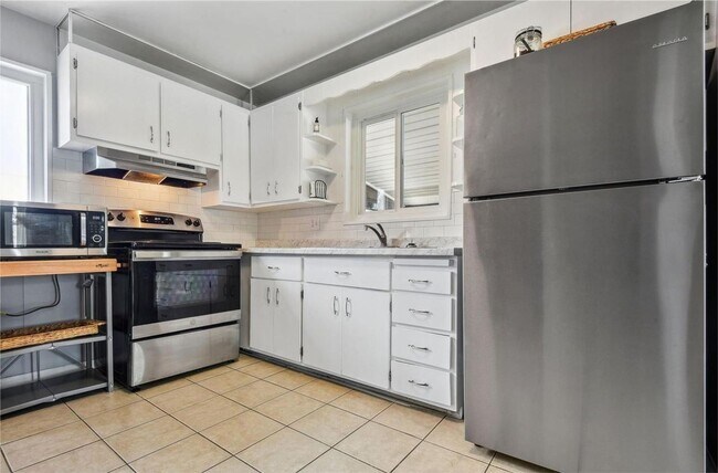 Foto del edificio - Updated Brick Ranch with Gorgeous Finishes & Ideal Location!