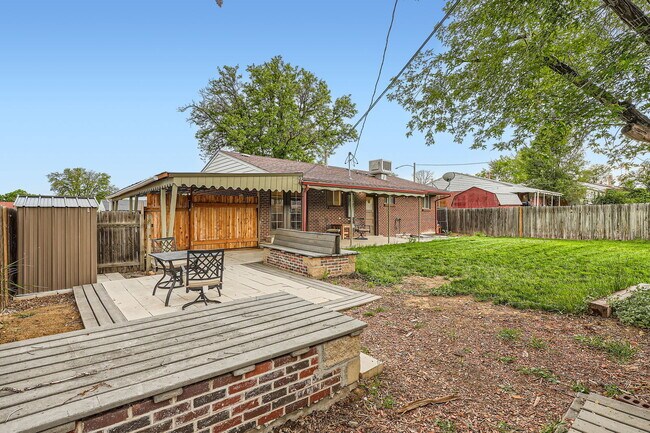 Foto del edificio - 921 Dakin St