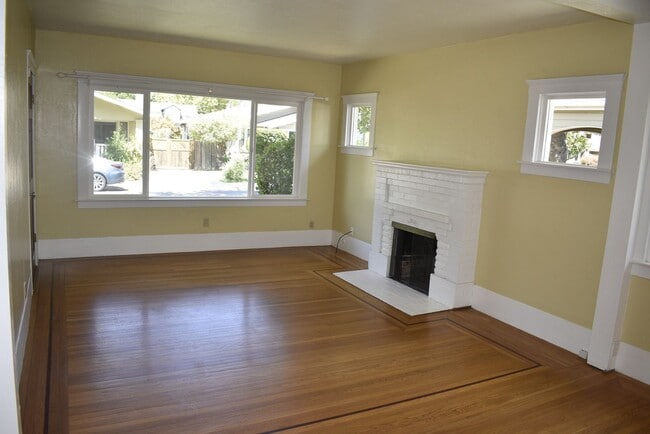 Building Photo - 1083 Santa Ynez Way