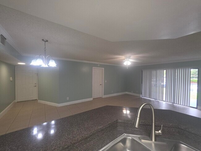 Foto del edificio - 9166 W Atlantic Blvd