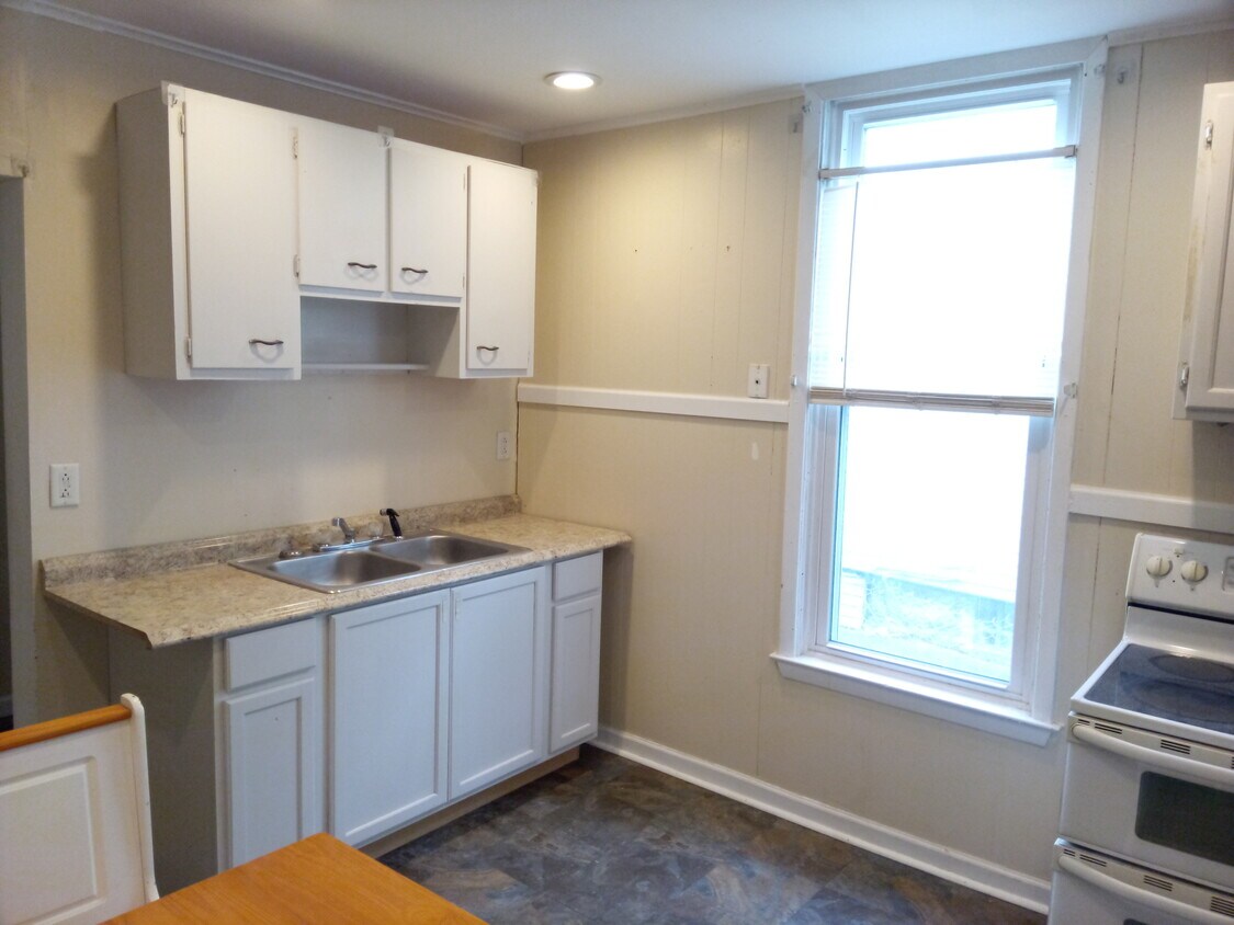 Primary Photo - 38 Greenwood Pl