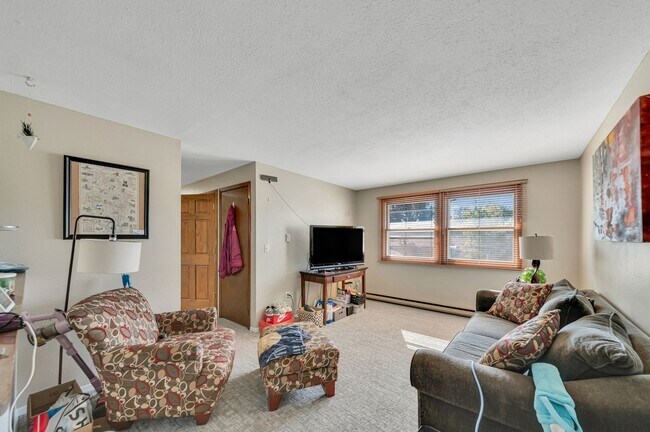 Building Photo - r4120LBP