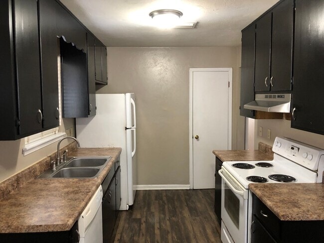 Foto del edificio - Downstairs unit in Pointe East avail NOW!