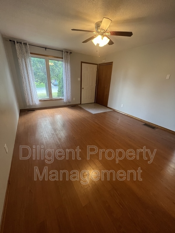 Building Photo - 926 Dainard Dr