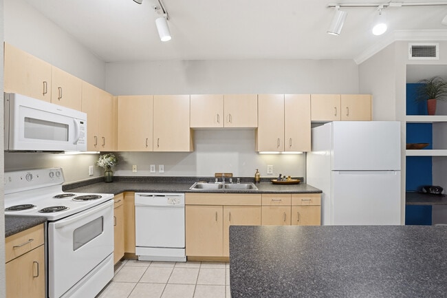 Building Photo - Grand Estates at Kessler Park