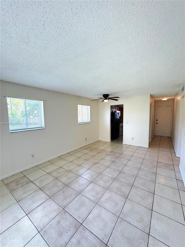 Primary Photo - 933 W Jasmine Dr