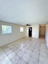 Building Photo - 933 W Kalmia Dr