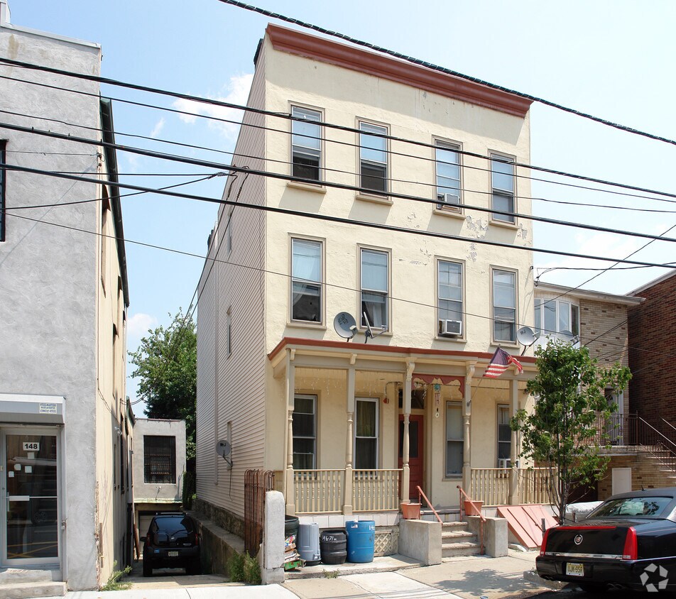 Primary Photo - 146 71st St
