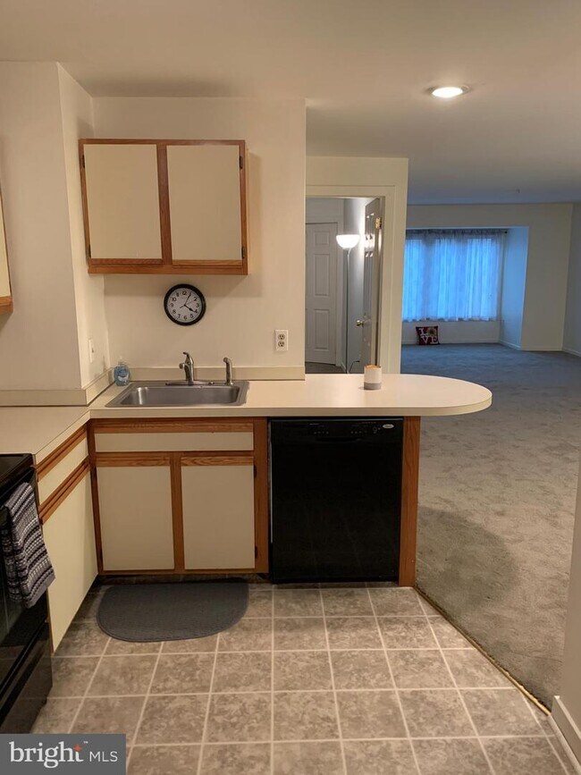Foto del edificio - 1025 N Madison St