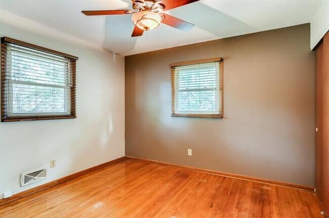 Foto del edificio - 9436 Quaker Ln N